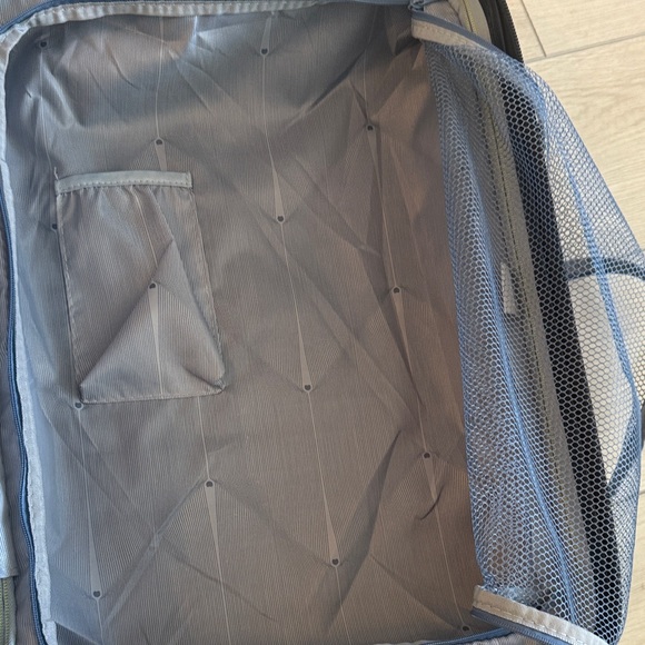 Black Carry-on DELSEY PARIS Hardshell Rolling Suitcase - Picture 7 of 9